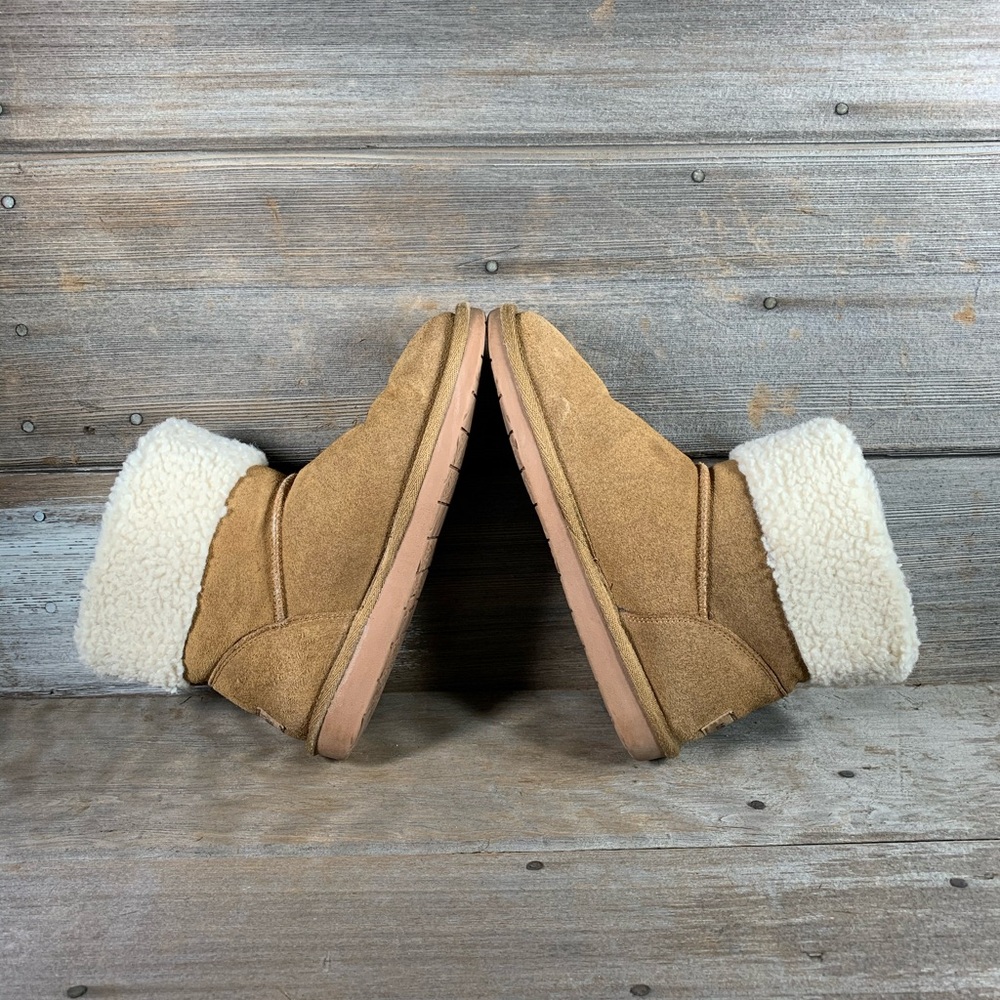 Minnetonka Faux Fur & Suede Side Fringe Boots - Picture 6 of 8